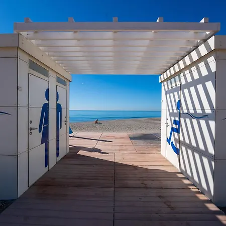 Stella Maris Beachfront Apartment, Sea View