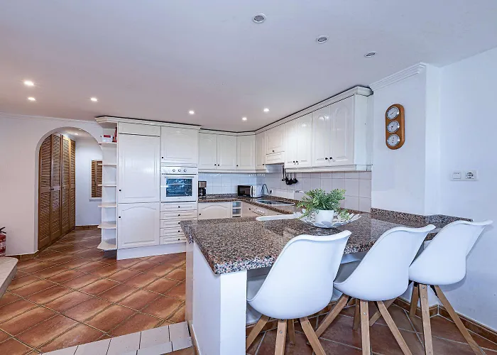 Stella Maris Beachfront Apartment, Sea View * Нерха