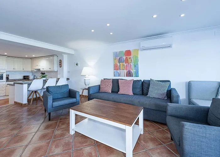 Stella Maris Beachfront Apartment, Sea View Нерха