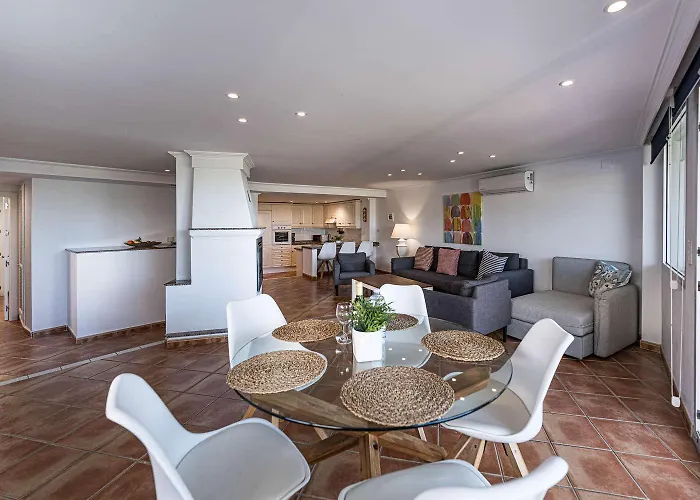 Апартаменты Stella Maris Beachfront Apartment, Sea View *