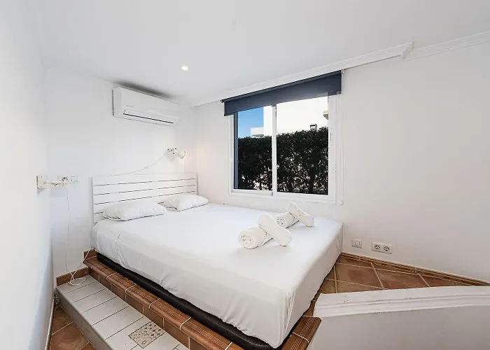 Stella Maris Beachfront Apartment, Sea View Апартаменты *