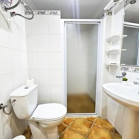 Beachfront 120 Qm Sea View With Terrace דירה נרחה