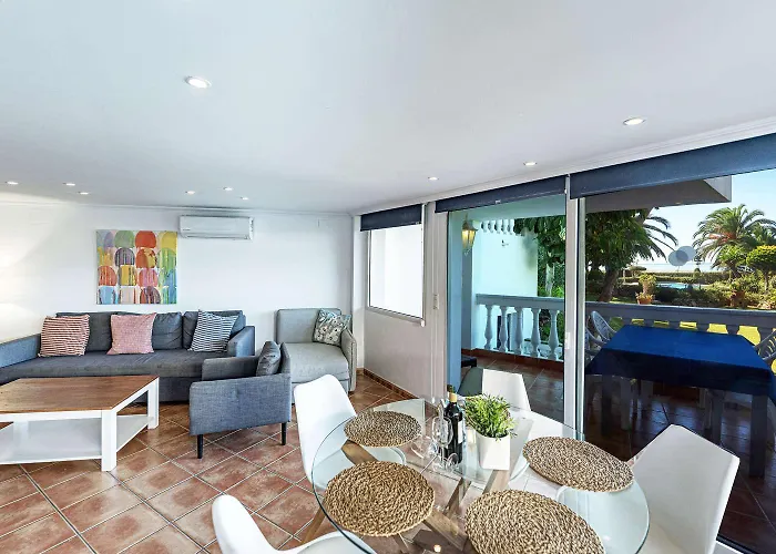 Stella Maris Beachfront Apartment, Sea View