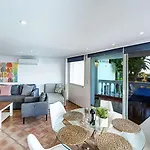 Stella Maris Beachfront Apartment, Sea View