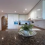 Stella Maris Beachfront Apartment, Sea View *