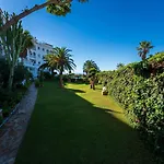 Stella Maris Beachfront Apartment, Sea View Апартаменты