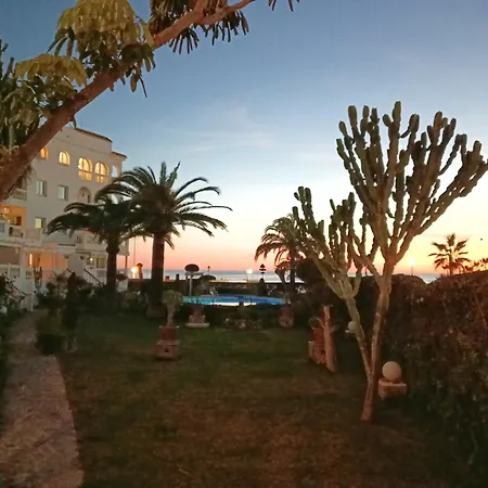 Stella Maris Beachfront Apartment, Sea View