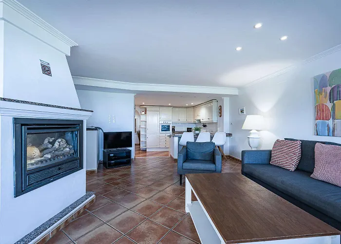 Stella Maris Beachfront Apartment, Sea View アパート