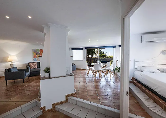 Stella Maris Beachfront Apartment, Sea View * ネルハ