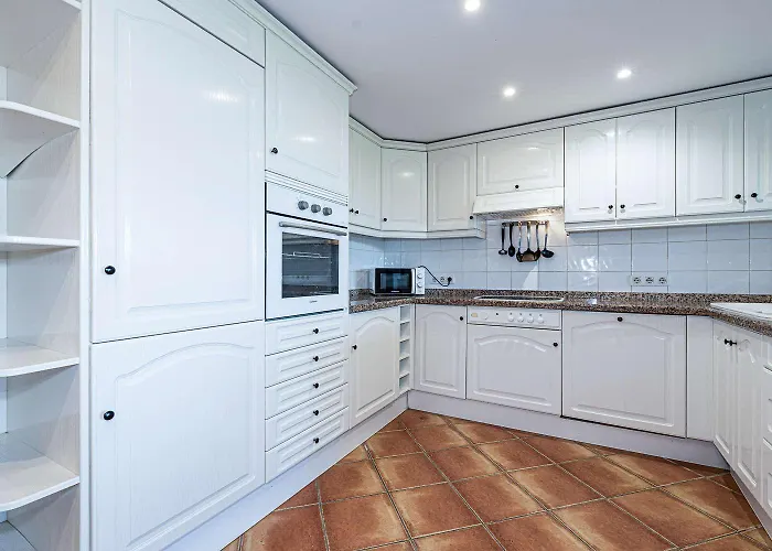 Stella Maris Beachfront Apartment, Sea View ネルハ