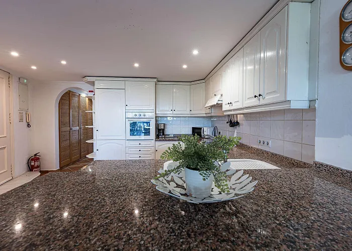 Stella Maris Beachfront Apartment, Sea View *