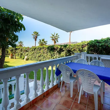 Апартаменти Stella Maris Beachfront Apartment, Sea View