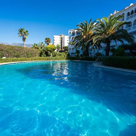 Апартаменти Stella Maris Beachfront Apartment, Sea View *