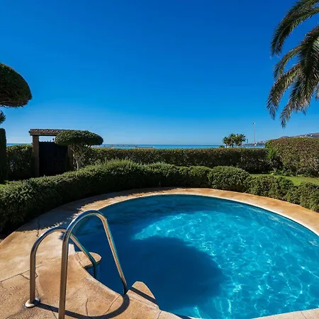 Апартаменти Stella Maris Beachfront Apartment, Sea View Нерха